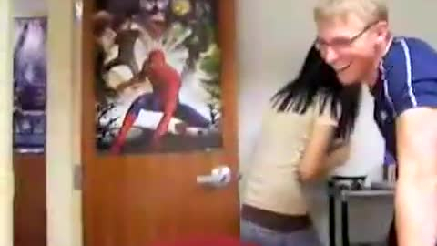 2 Girls 1 Cup Reaction