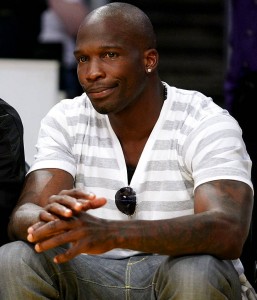 chad-ocho-cinco1 New England Patriot Chad Ochocinco Catches a Basketball Game